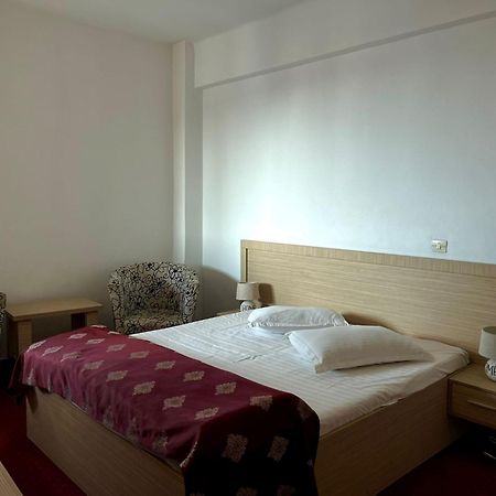 Hotel Dambovita Тырговиште Экстерьер фото