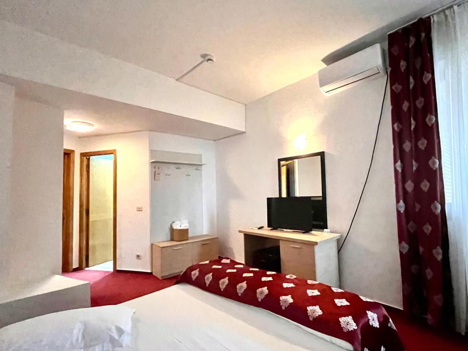 Hotel Dambovita Тырговиште Экстерьер фото