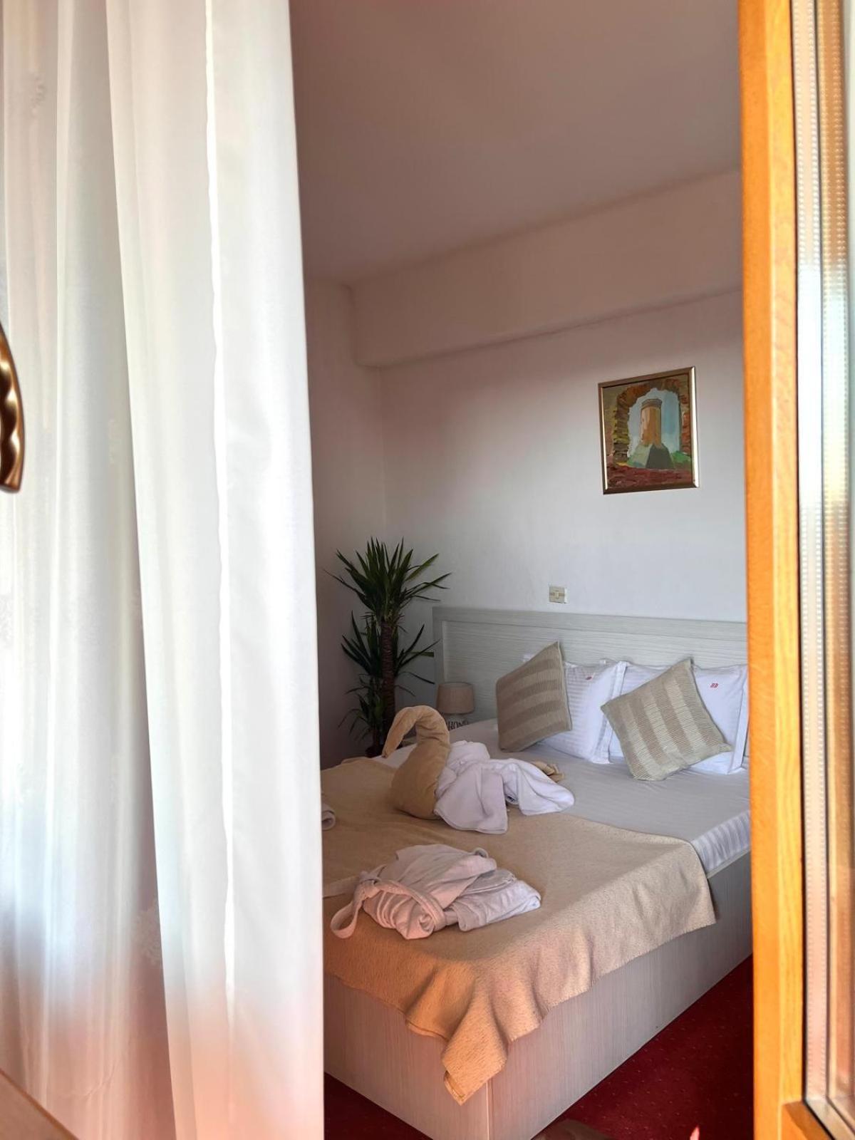 Hotel Dambovita Тырговиште Экстерьер фото