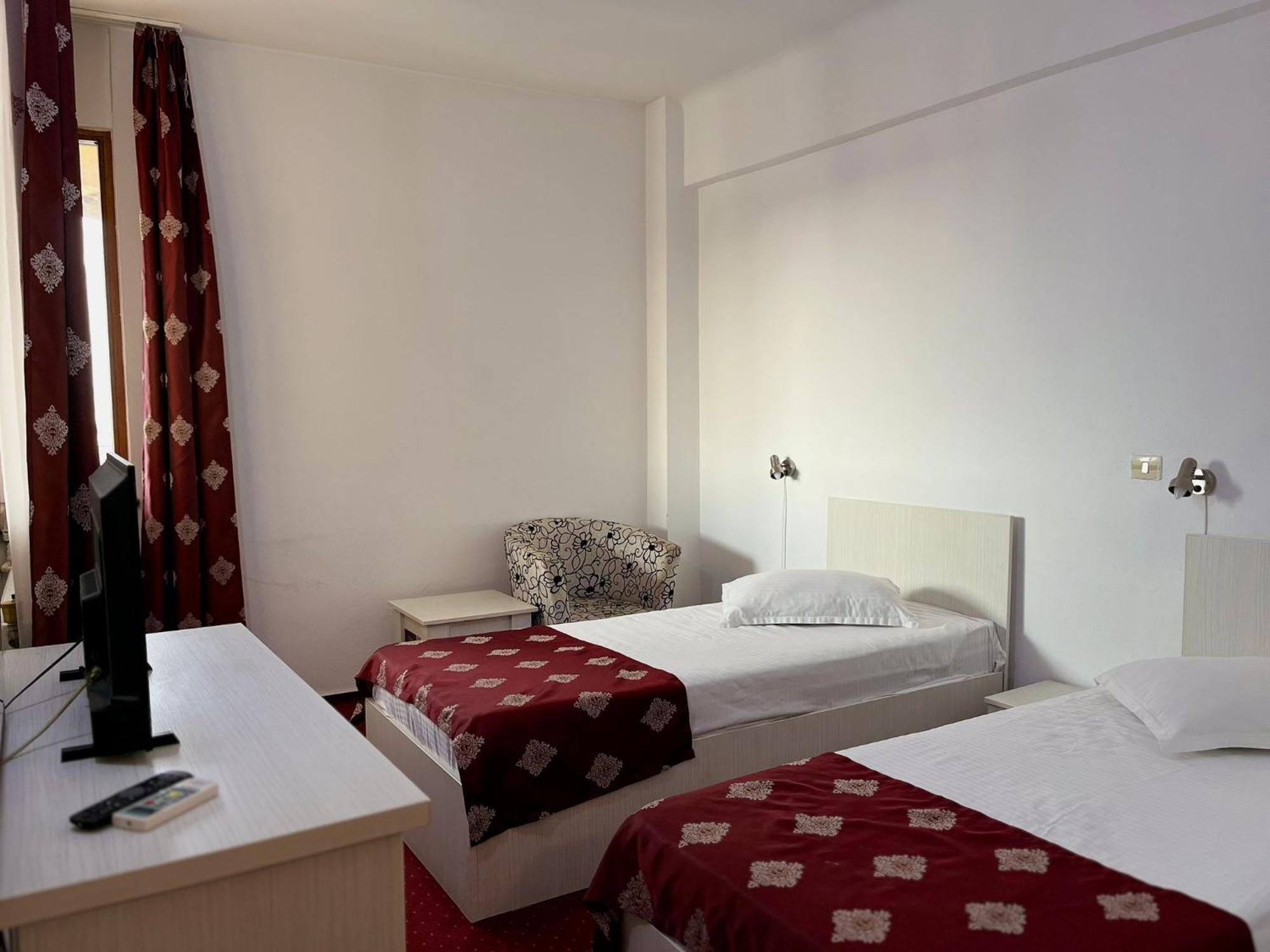 Hotel Dambovita Тырговиште Экстерьер фото