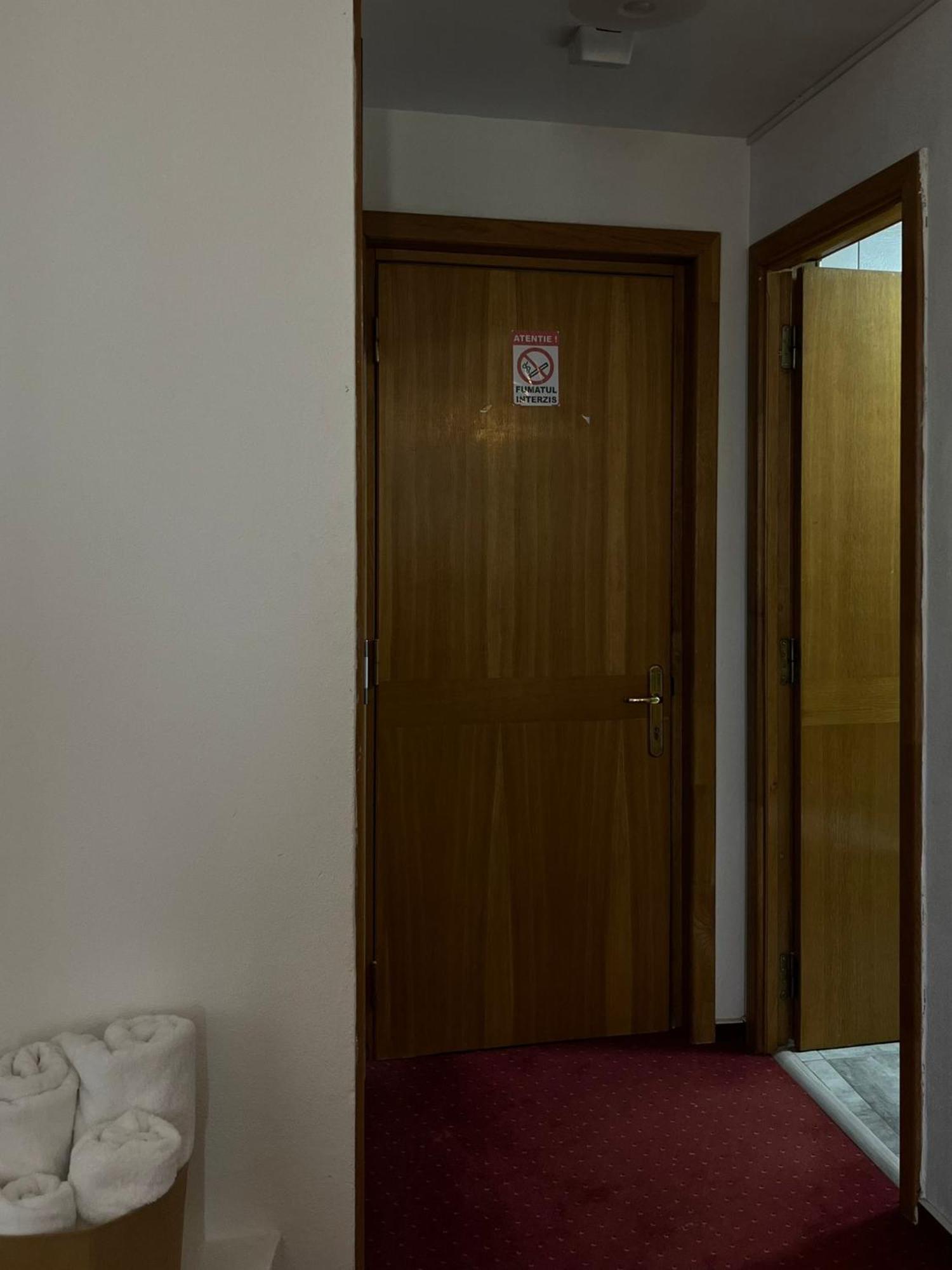 Hotel Dambovita Тырговиште Экстерьер фото