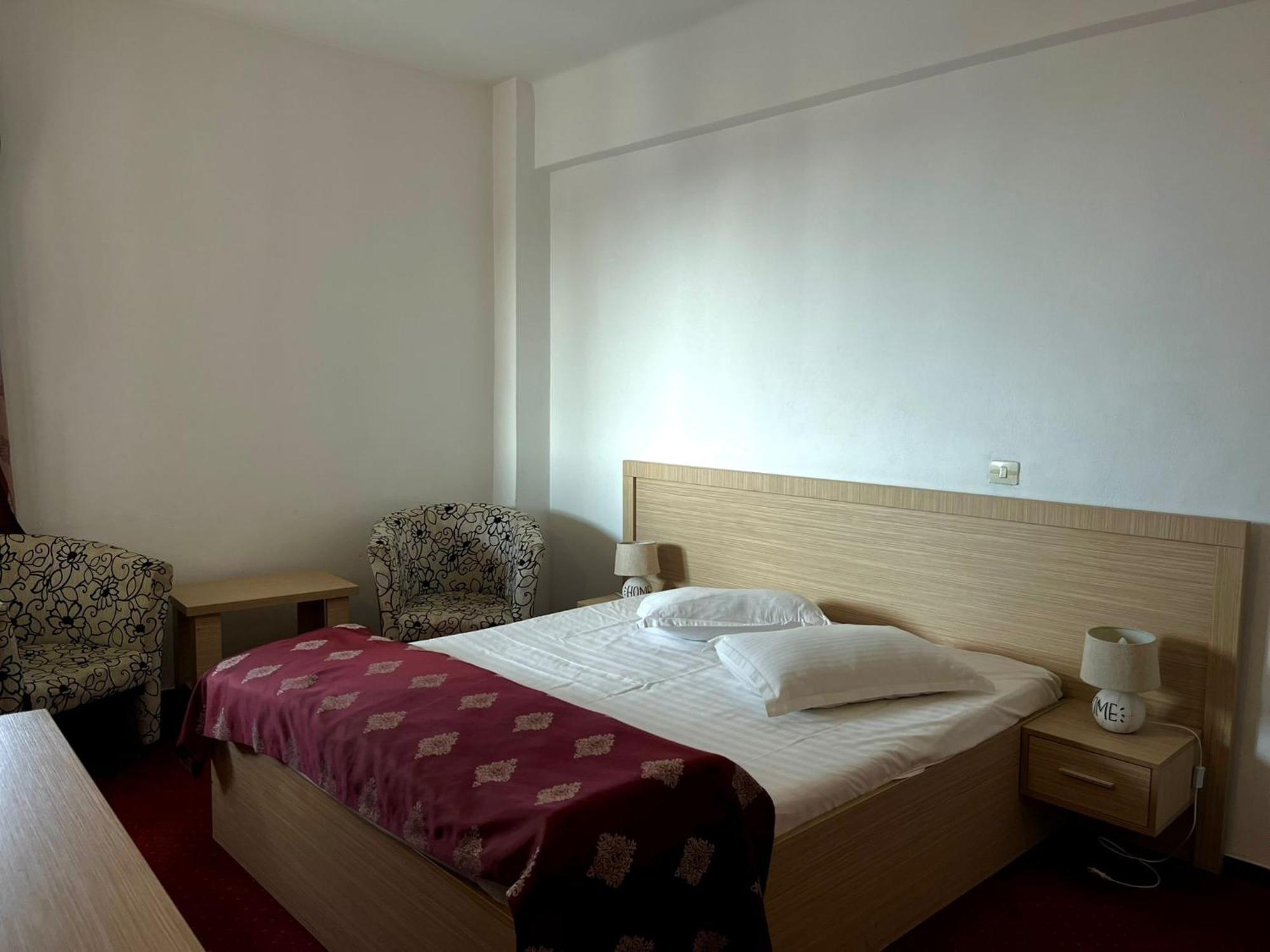 Hotel Dambovita Тырговиште Экстерьер фото