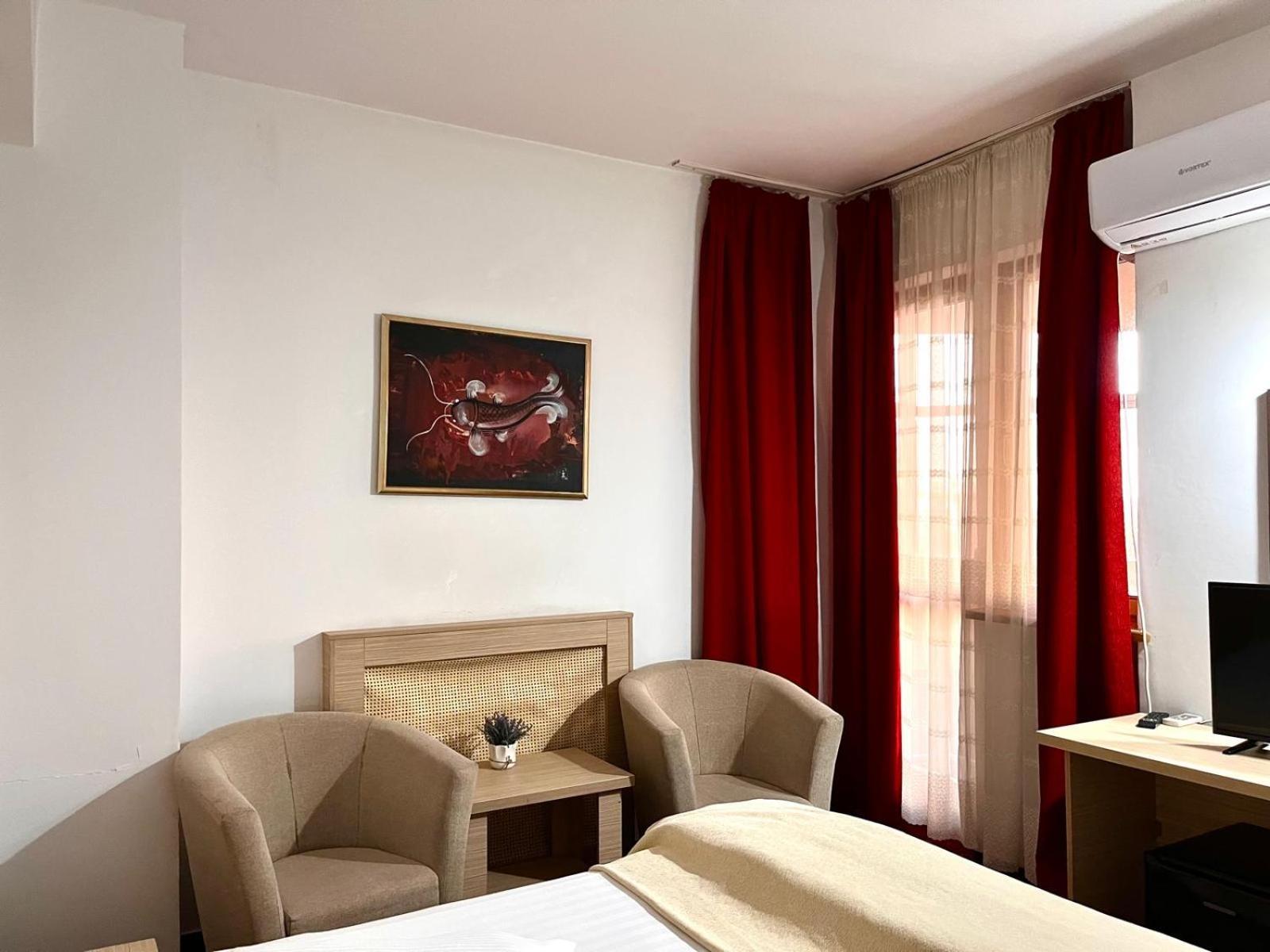 Hotel Dambovita Тырговиште Экстерьер фото