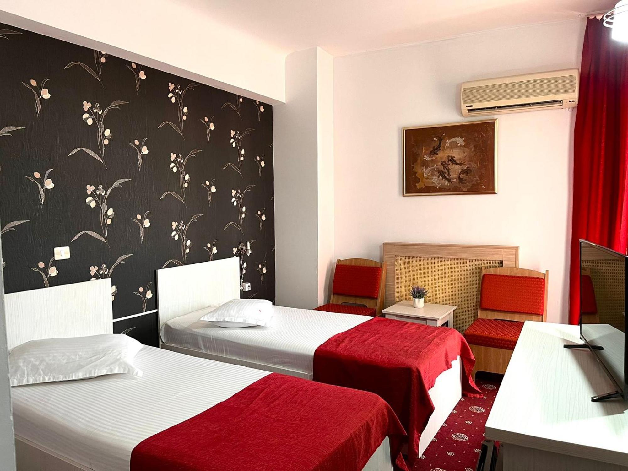 Hotel Dambovita Тырговиште Экстерьер фото