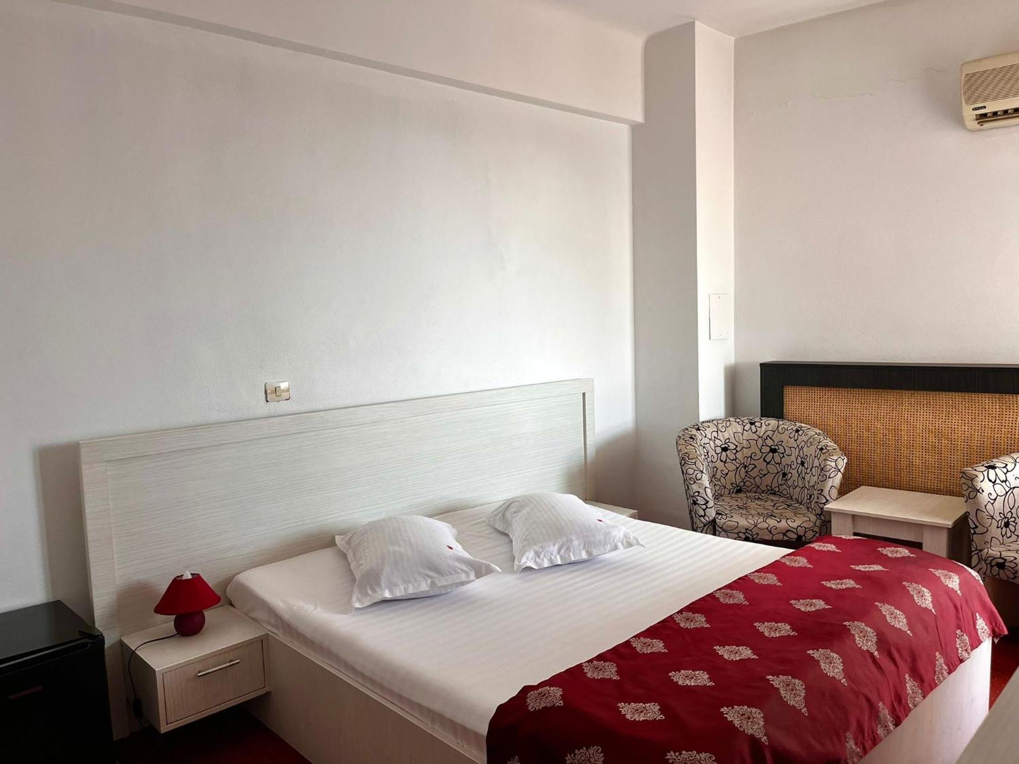 Hotel Dambovita Тырговиште Экстерьер фото